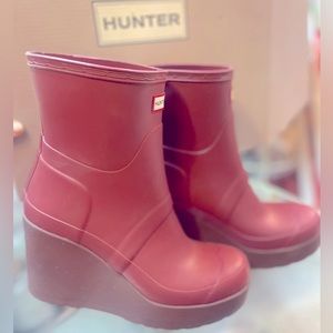 Hunter Red Wedge Rain/Snow Boots, size 6